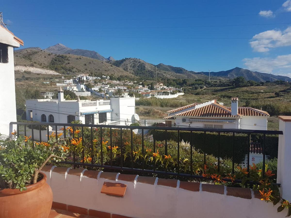 Bonita Villa En Nerja Casa Palomas Exterior foto