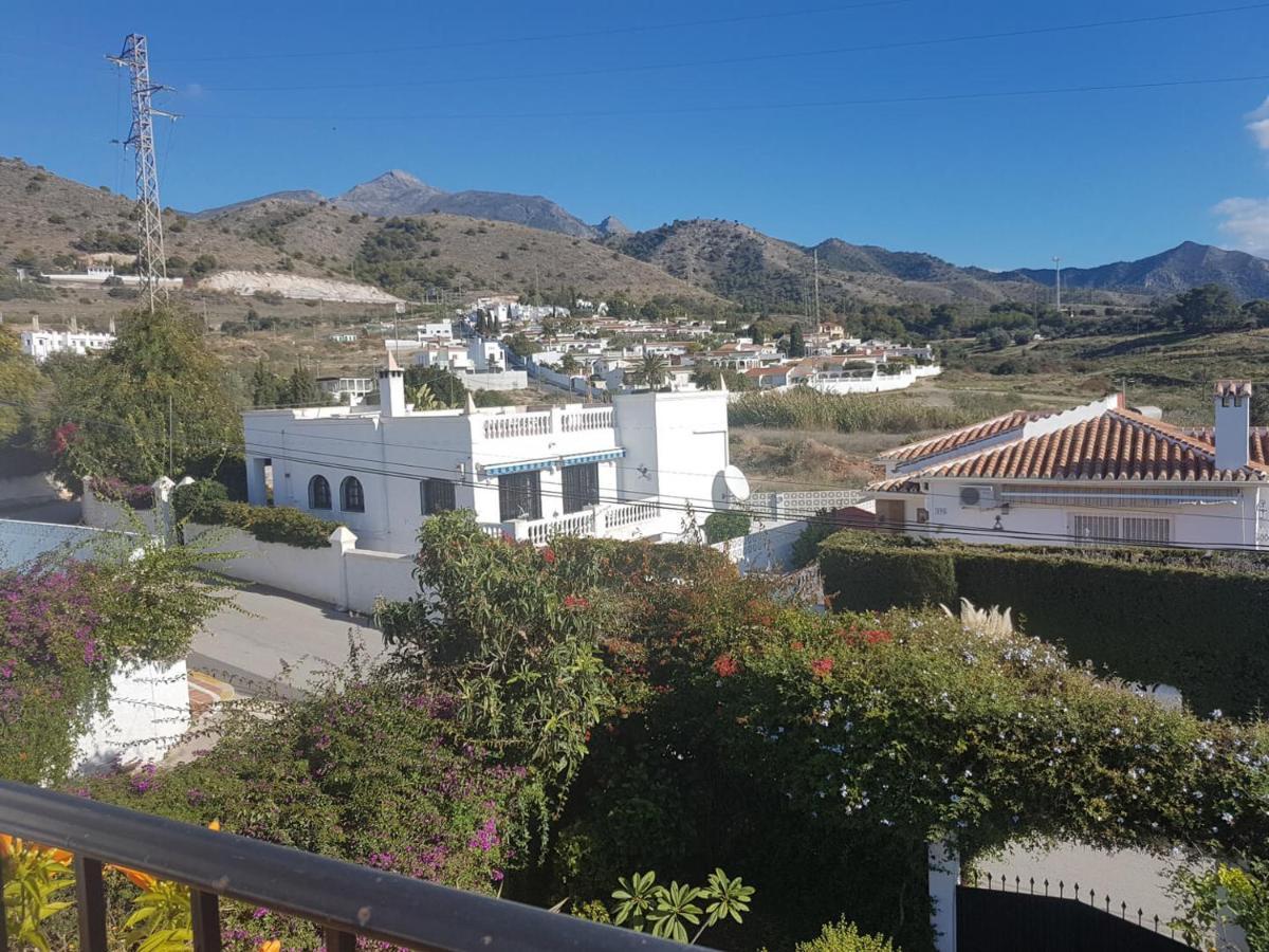 Bonita Villa En Nerja Casa Palomas Exterior foto