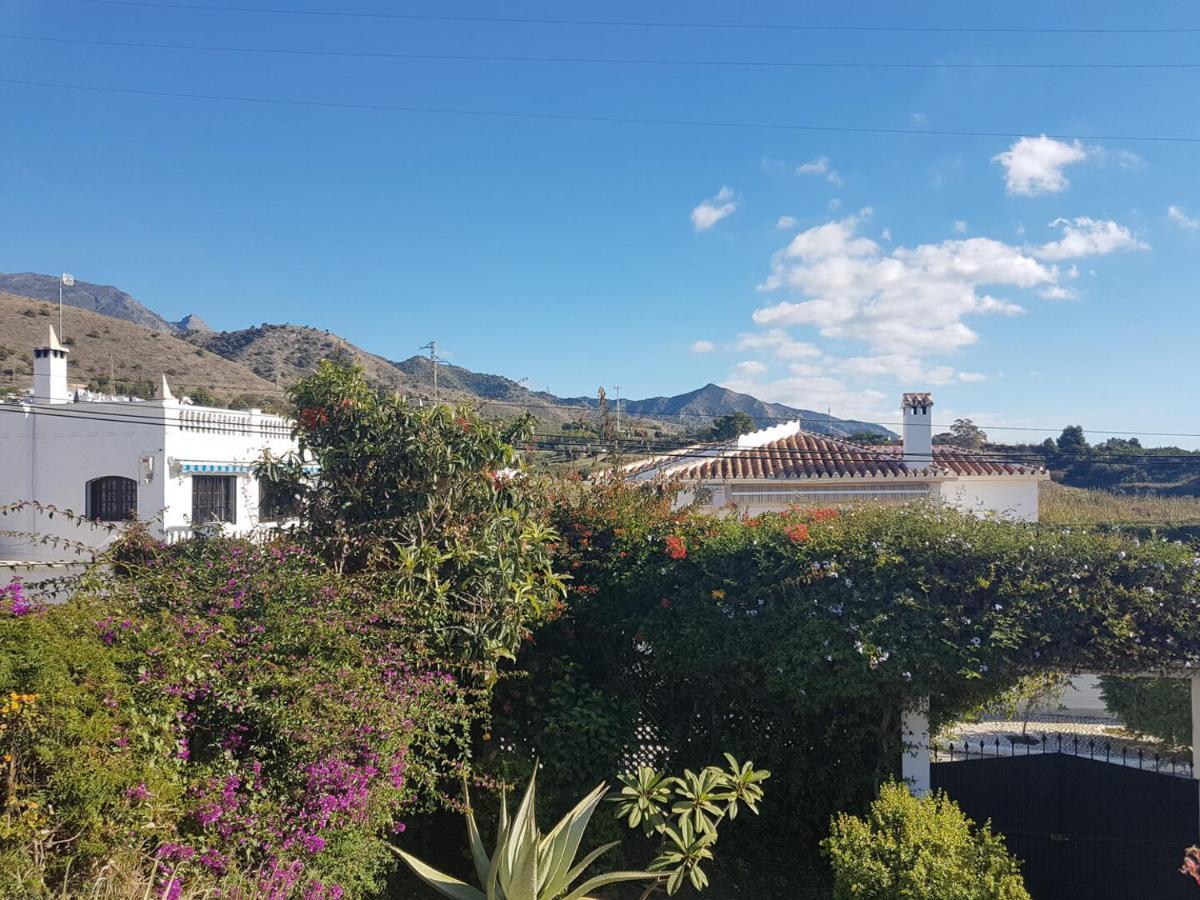 Bonita Villa En Nerja Casa Palomas Exterior foto